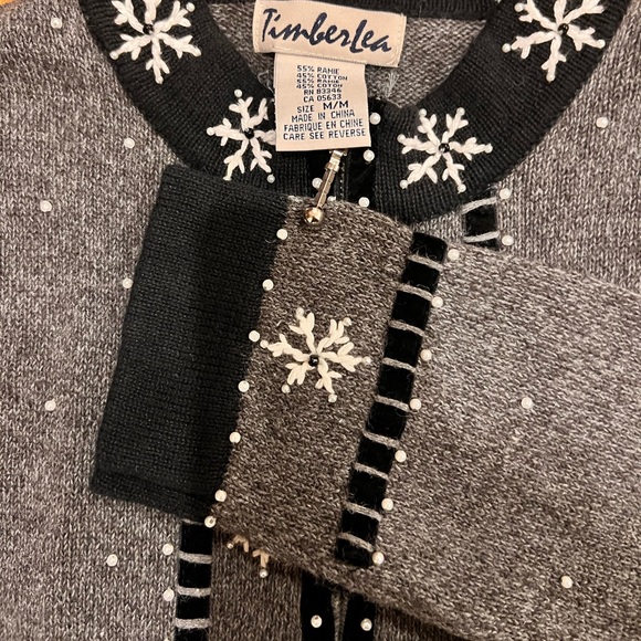Holiday Gray Zip Up Sweater Embellished Pearl Accent and Velvet Moose Vintage M - Picture 3 of 4